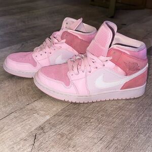 Jordan 1 mid Digital Pink
